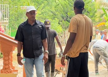 Gobierno impulsa construcción de callejones en Arroyo Barril, Samaná