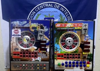 Policía ocupa armas, máquinas tragamonedas y mercancías de presunto contrabando en Baní