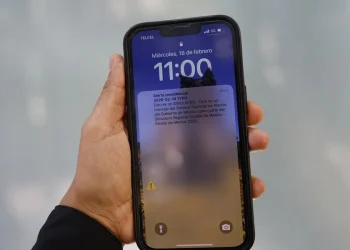 México ampliará las alertas de celulares en 2026 para advertir de huracanes, incendios y otras emergencias