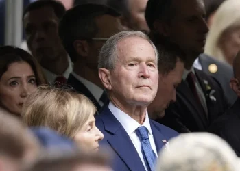 George W. Bush pinta un autorretrato del histórico momento en el que le avisaron de los atentados del 11S