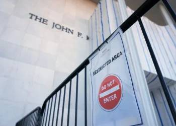 El Kennedy Center cerrará por reformas después de que un juez bloqueara la devolución del nombre de Trump al edificio