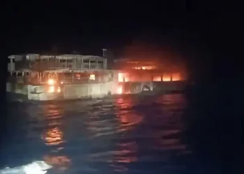 Cinco muertos y 87 desaparecidos en Filipinas tras el incendio de un barco de pasajeros