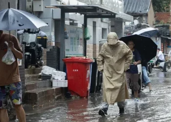 Emiten órdenes de evacuación para cerca de 41.000 personas en Japón por fuertes lluvias