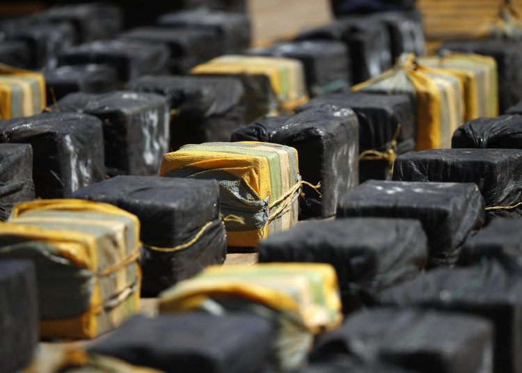 Sube a 2,9 toneladas la cantidad de cocaína incautada durante toque de queda en Ecuador