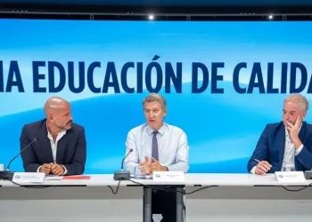 Feijóo resalta la necesidad de reformar el sistema educativo tras el “suspenso” de PISA