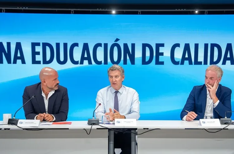 Feijóo resalta la necesidad de reformar el sistema educativo tras el “suspenso” de PISA