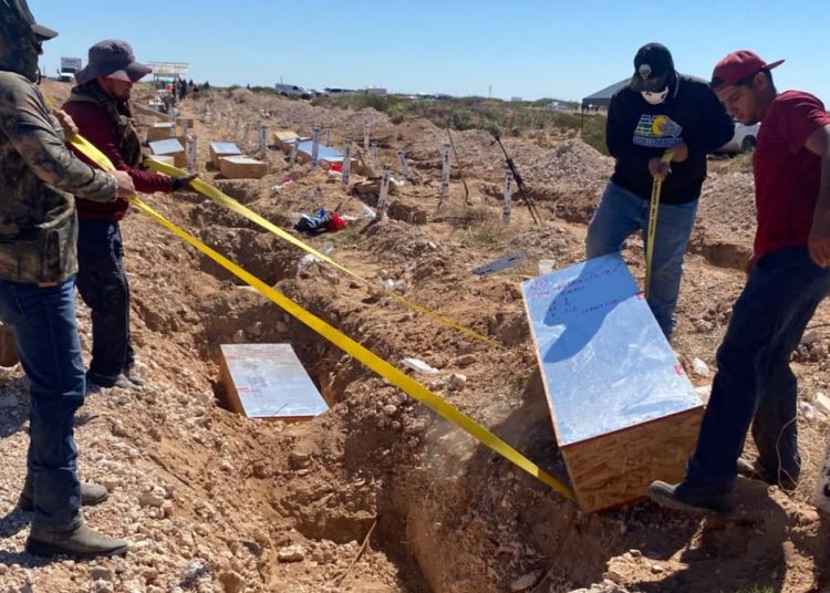 México entierra 117 cuerpos no identificados en Ciudad Juárez, frontera con EE.UU.