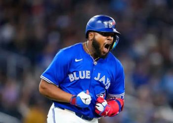 Vladimir Guerrero Jr. conecta su primer jonrón de 2026 en Toronto