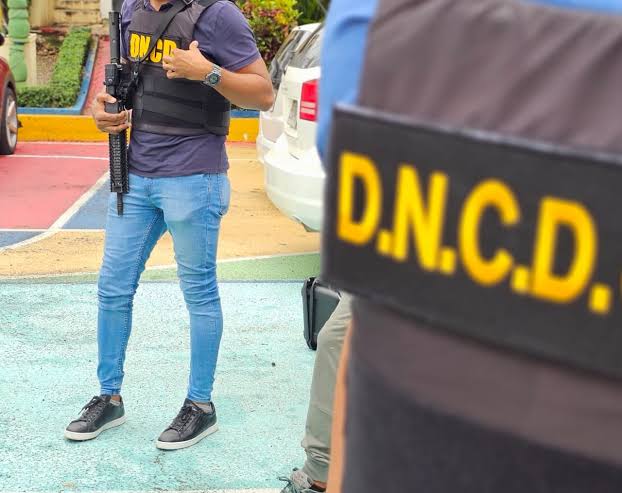 DNCD y Policía arrestan a hombre prófugo vinculado a decomiso de más de 300 kilos de cocaína