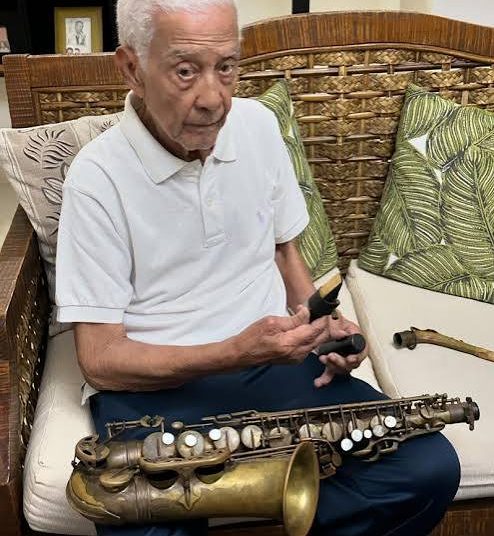 Fallece a los 94 años Sócrates “Choco” de León, destacado saxofonista dominicano