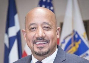 Alcalde de Lawrence Brian DePeña enfrenta 15 nuevos cargos estatales por grabaciones en el Ayuntamiento