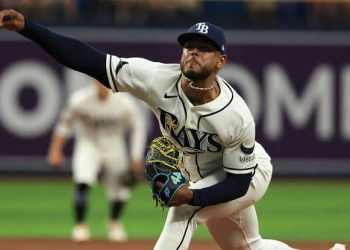Freddy Peralta domina a los Mets y consigue triunfo especial ante su antiguo equipo