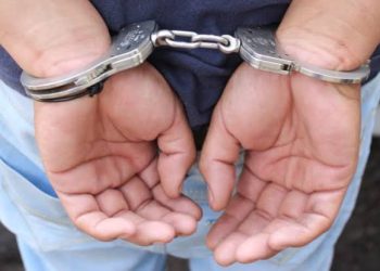 Detienen en Valencia a hombre que llegó desde Santo Domingo con cocaína líquida oculta en botes de champú