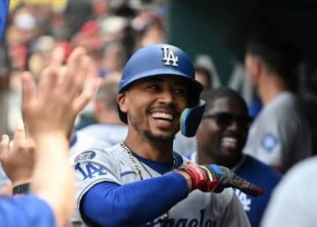 Mookie Betts conecta el jonrón 10,000 de los Dodgers desde su llegada a Los Ángele