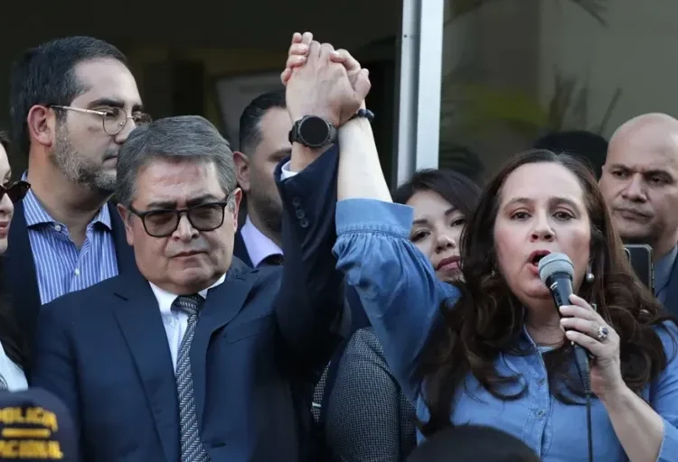 Un juez cierra el caso por fraude y lavado contra expresidente de Honduras indultado en EE.UU.