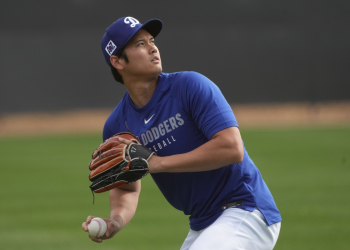 Ohtani se pierde su cuarto juego consecutivo y Dodgers evalúan colocarlo en la lista de lesionados
