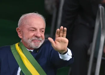 Lula da Silva lidera las elecciones Brasil con 39 %, pero Flávio Bolsonaro acorta distancia