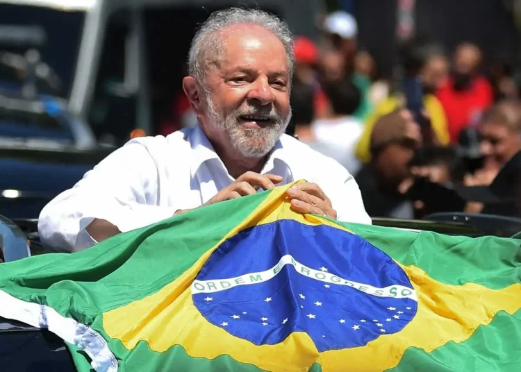 Lula anuncia prohibición de apuestas deportivas y casinos en línea en Brasil