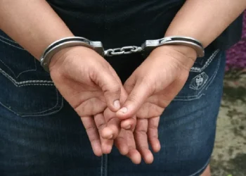 Policía detiene en Azua a mujer de 75 años señalada por presuntas estafas mediante uso de burundanga