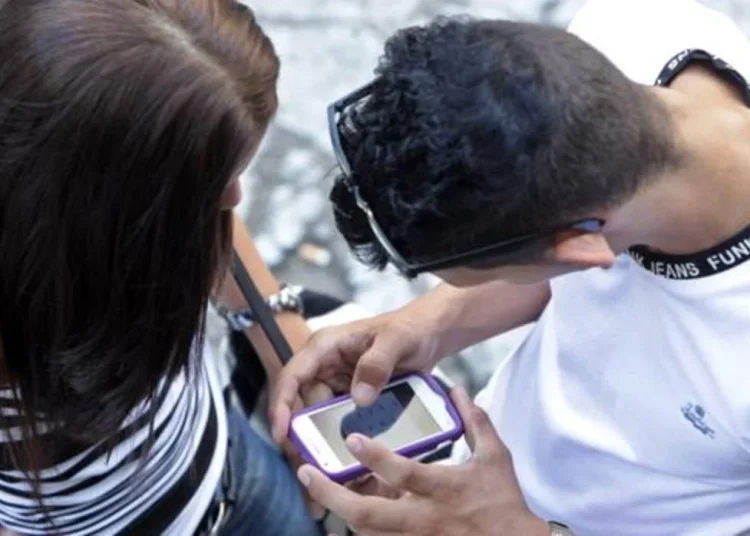 Alertan sobre reto viral que impulsa a adolescentes a desaparecer durante 48 horas