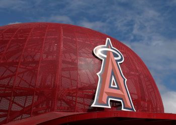Kroenke Sports & Entertainment acuerda comprar los Angelinos de Los Ángeles