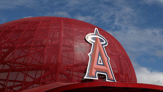 Kroenke Sports & Entertainment acuerda comprar los Angelinos de Los Ángeles