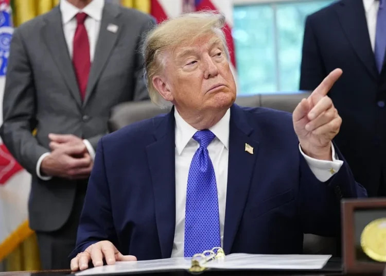 Gobierno de Trump elimina normas que protegían a alumnos LGTBI de discriminación