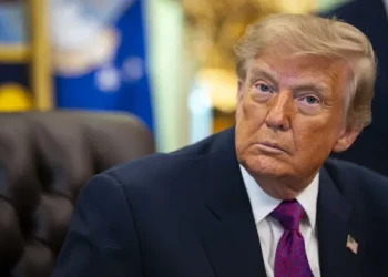 Trump desvela un uniforme de la Fuerza Espacial y las redes lo comparan con un traje nazi