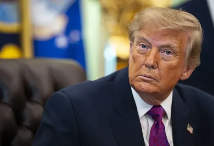Trump desvela un uniforme de la Fuerza Espacial y las redes lo comparan con un traje nazi
