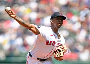 Brayan Bello luce dominante y guía a los Medias Rojas a su quinto triunfo consecutivo