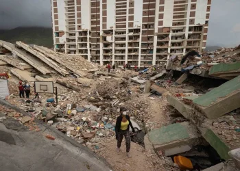 Venezuela demolerá 39 edificios dañados por los terremotos en La Guaira