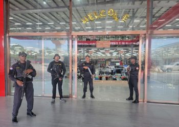 Autoridades incautan más de 30 mil mercancías ilícitas en comercios de Santiago