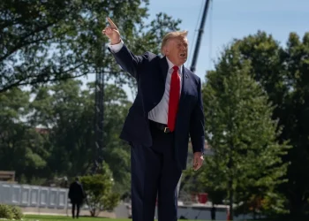 Trump hace campaña en estados republicanos para animar a sus bases a votar en las elecciones