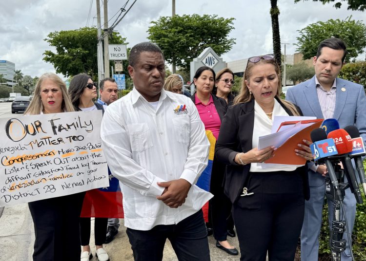 Venezolanos en EE.UU. avisan que movilizarán el voto ante «sufrimiento» por deportaciones
