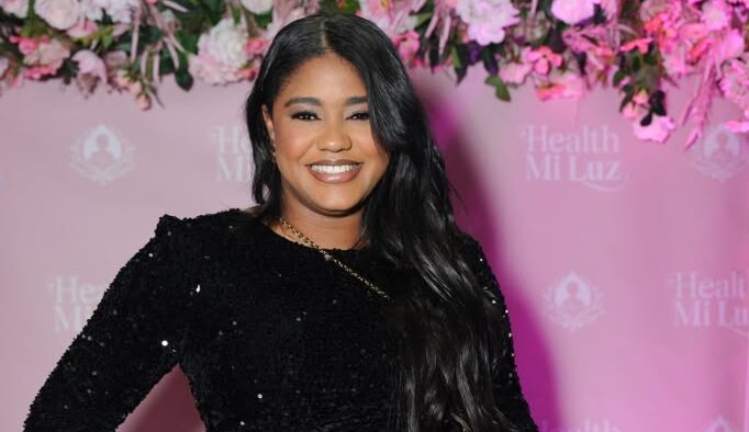 Quién es Isveny Pichardo, la joven dominicana con tres nominaciones a Premios La Flor 2026
