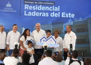 Abinader entrega 224 apartamentos de Laderas del Este en Guerra