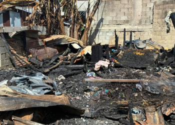 Cinco familias lo pierden todo tras incendio que redujo a cenizas sus casas en El Café de Herrera
