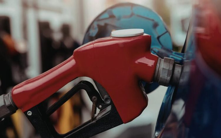 Gobierno congela los combustibles