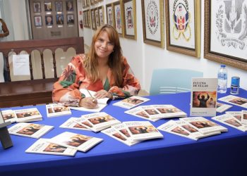 Periodista Rosa Escoto pone en circulación su obra: “Fui una de ellas” durante la Feria Internacional del Libro
