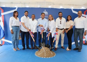 Kelvin Cruz inicia construcción de multiuso en Los Cacaos, San Cristóbal