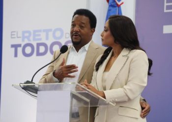 Pedro Martínez exhorta a figuras dominicanas a replicar su aporte a la comunidad