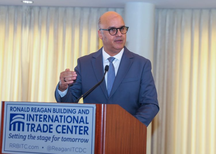 Igor Rodríguez muestra avances del IDAC en Washington