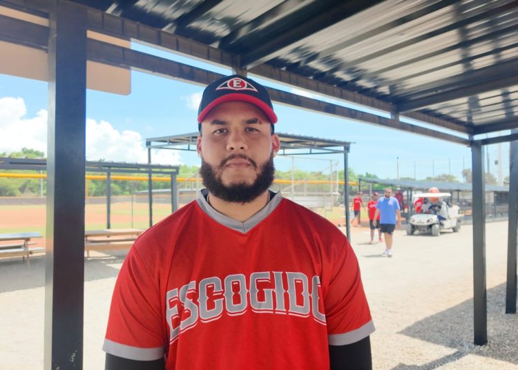 Víctor Santos regresa con hambre de competencia y listo para asumir cualquier reto con el Escogido