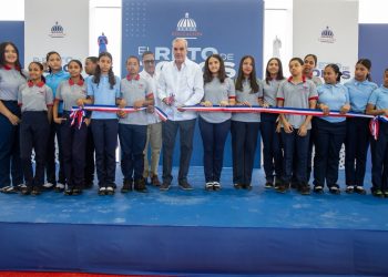 Abinader entrega techado de centro educativo que beneficiará a 665 estudiantes en Rancho Arriba