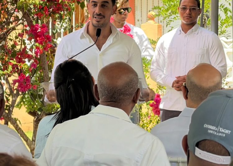Mauricio Hamui ofrece detalles sobre el puerto de Samaná durante primer picazo de obra vial en Arroyo Barril