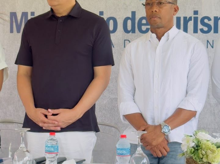 David Collado destaca inversión de RD$80 millones en calles de Arroyo Barril