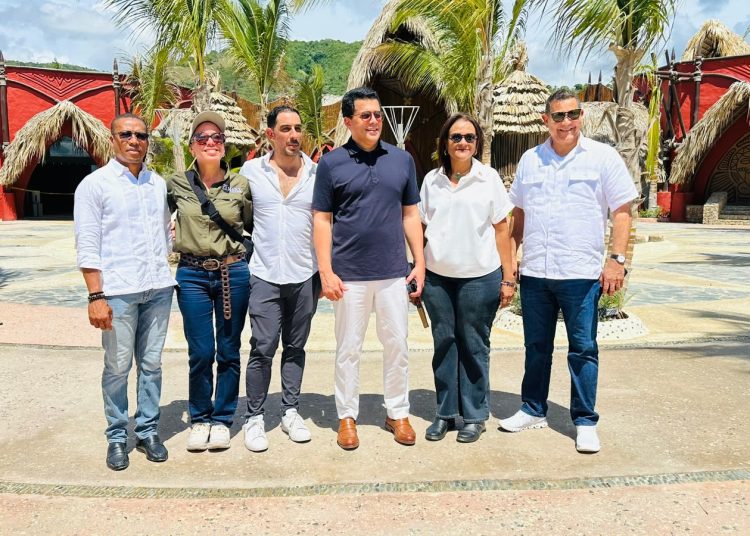 Luis Felipe Fermín agradece a David Collado inversión superior a RD$80 millones para asfaltado de 12 calles en Arroyo Barril