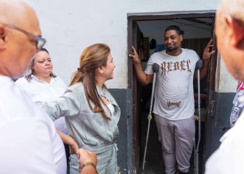 Carolina Mejía lleva su proyecto presidencial a La Yuca del Naco y reafirma su compromiso con la comunidad