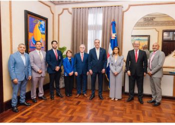 Abinader recibe directiva de ADORA por preparativos de los 100 años de la radio dominicana
