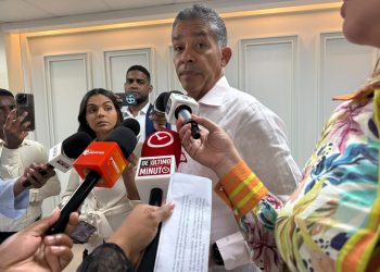 Cedeño llama a reforzar leyes de control migratorio para frenar presencia irregular de haitianos